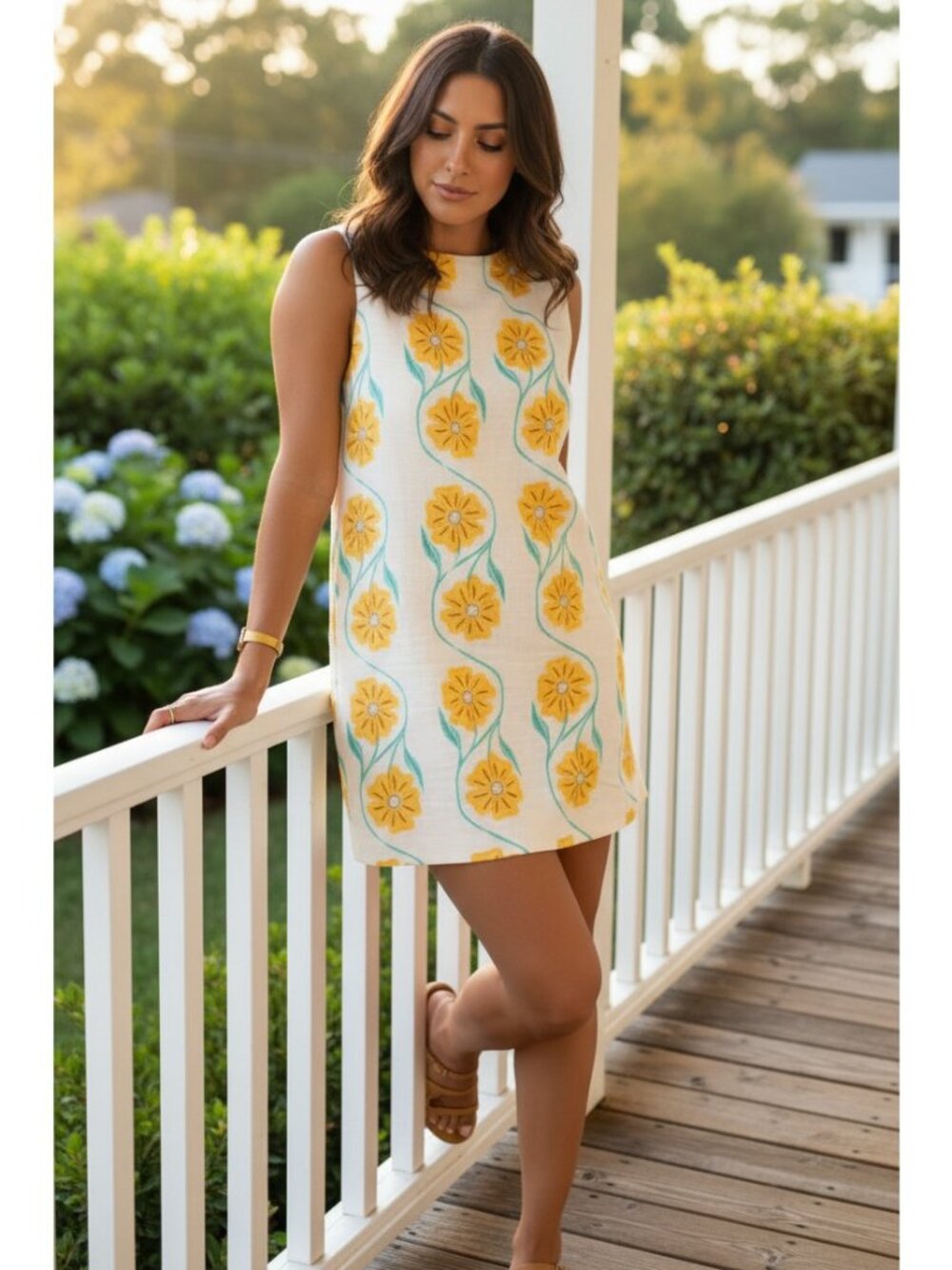 Daisy Floral Round Neck Sleeveless Split Hem Relaxed Ultra Mini Shift Dress